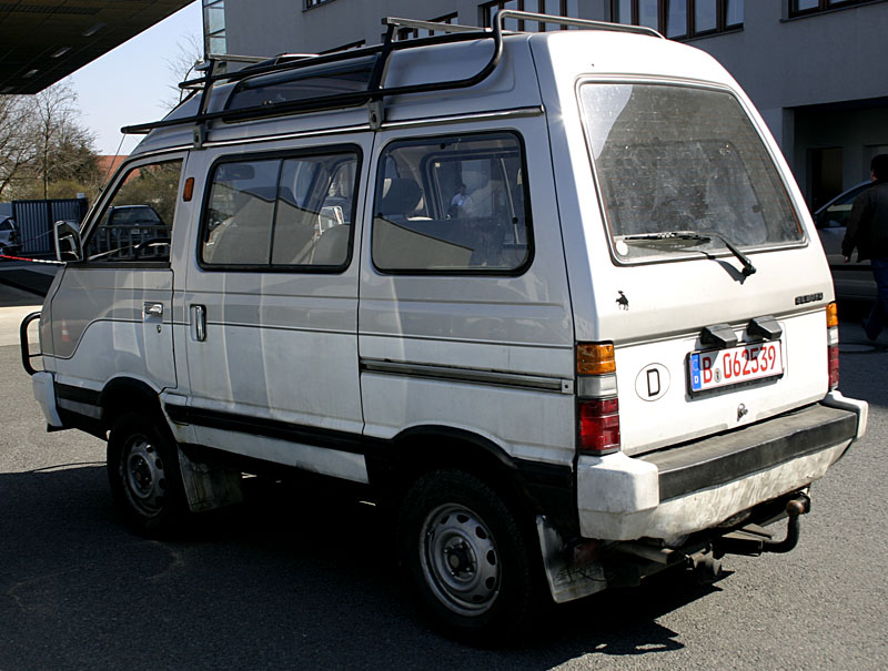 002 Subaru Libero E10.jpg